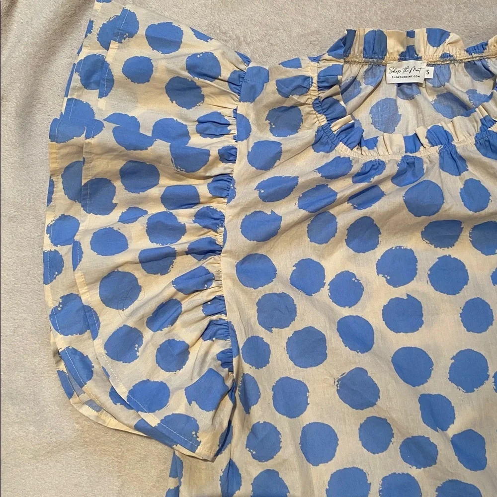 Shop The Mint « Be Your True Self » blue ivory polka dot ruffled sleeve blouse - Picture 9 of 12
